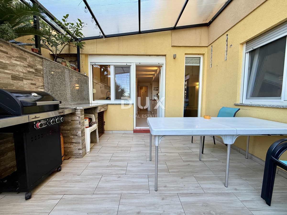 CRIKVENICA, JADRANOVO - 3 SPALNICE + DNEVNA SOBA, 86 m2, TERASA, blizu morja!