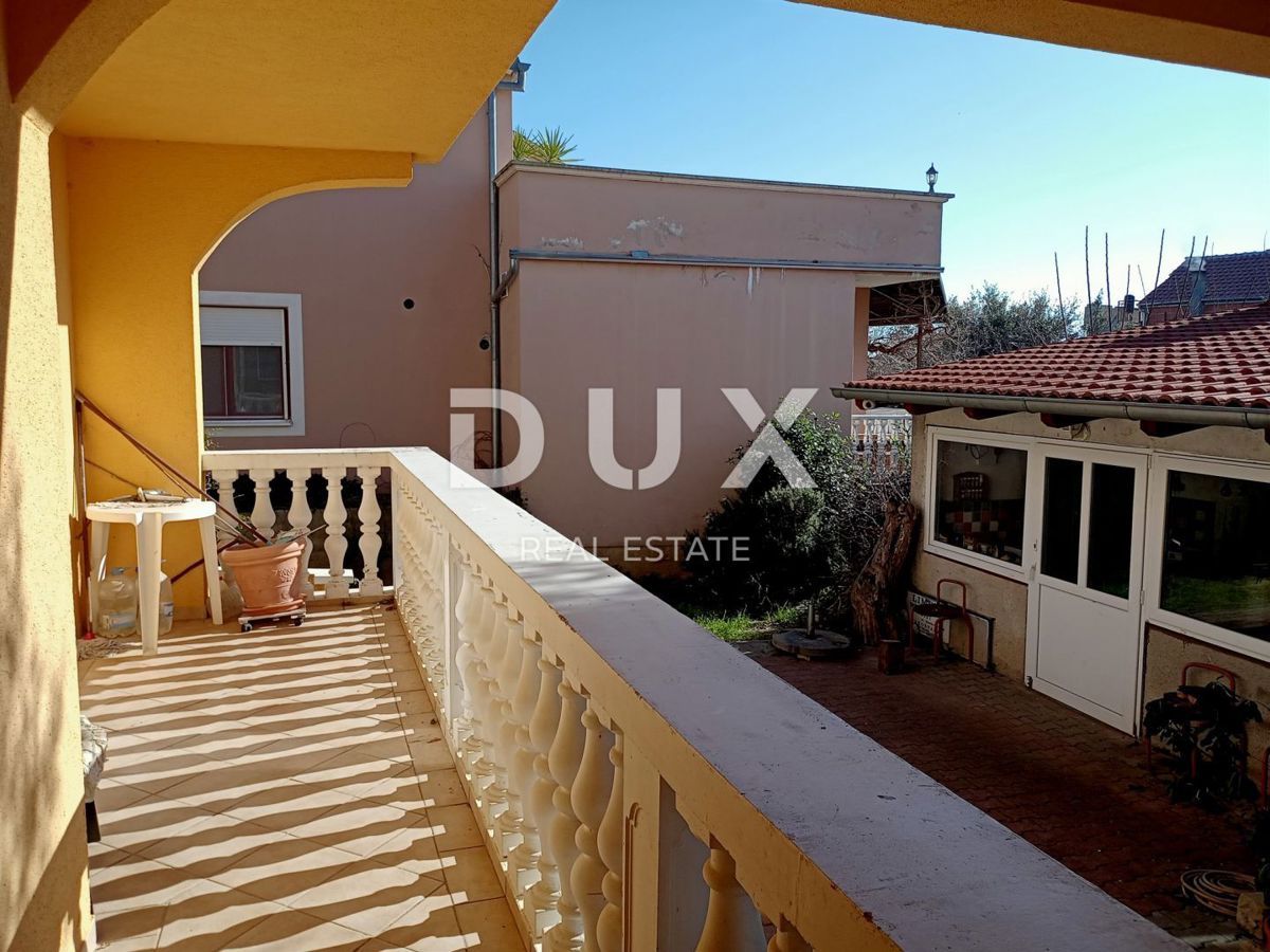 PAKOŠTANE - Prostorna hiša s tremi apartmaji