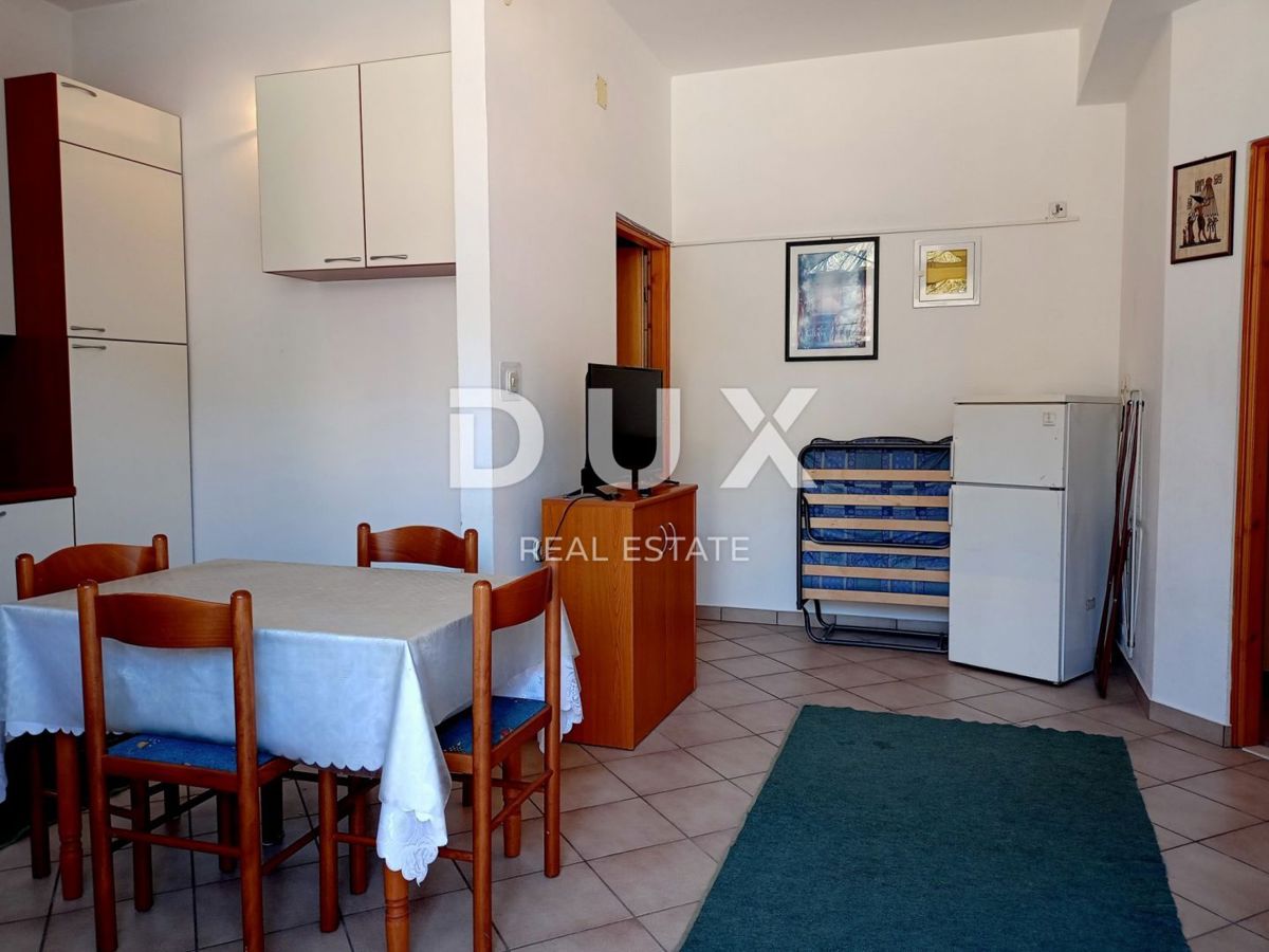 PAKOŠTANE - Prostorna hiša s tremi apartmaji