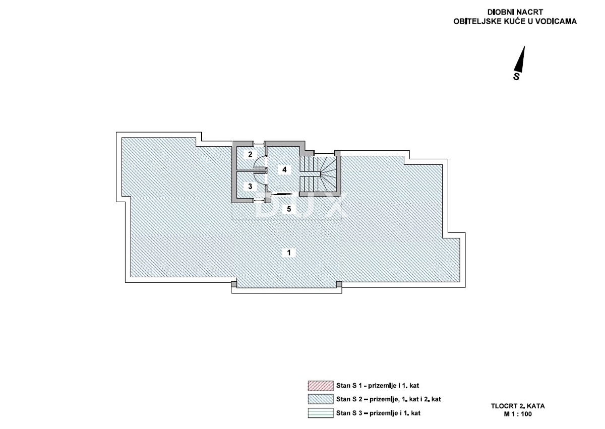 ŠIBENIK, VODICE - Ekskluzivno trietažno stanovanje v bližini plaže s spektakularnim pogledom na morje