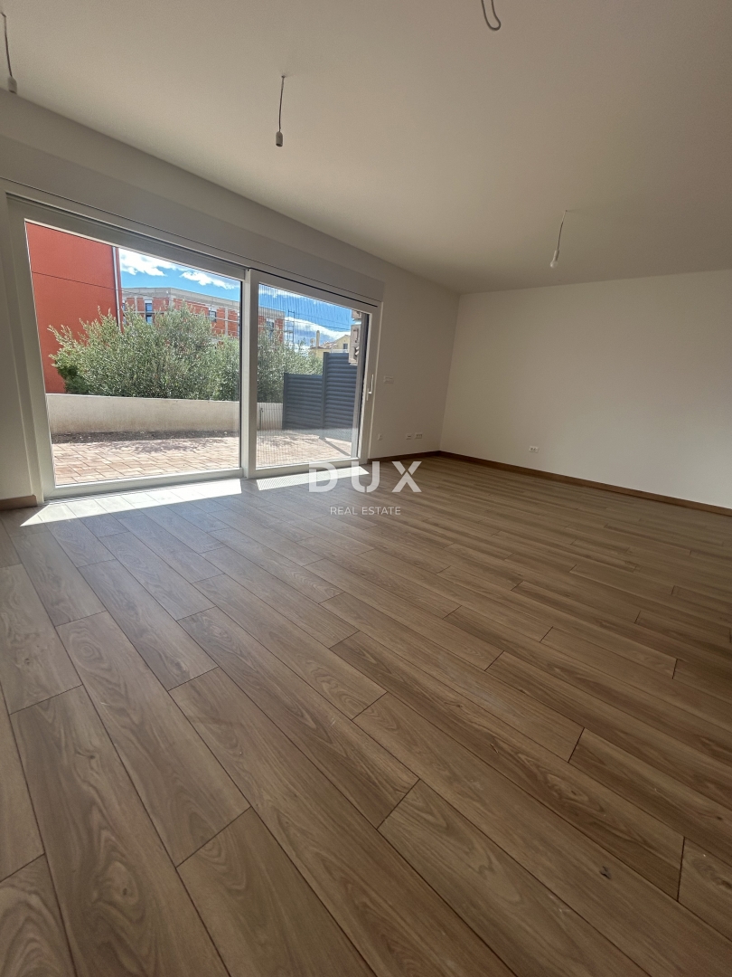 ŠIBENIK, VODICE - Ekskluzivno trietažno stanovanje v bližini plaže s spektakularnim pogledom na morje