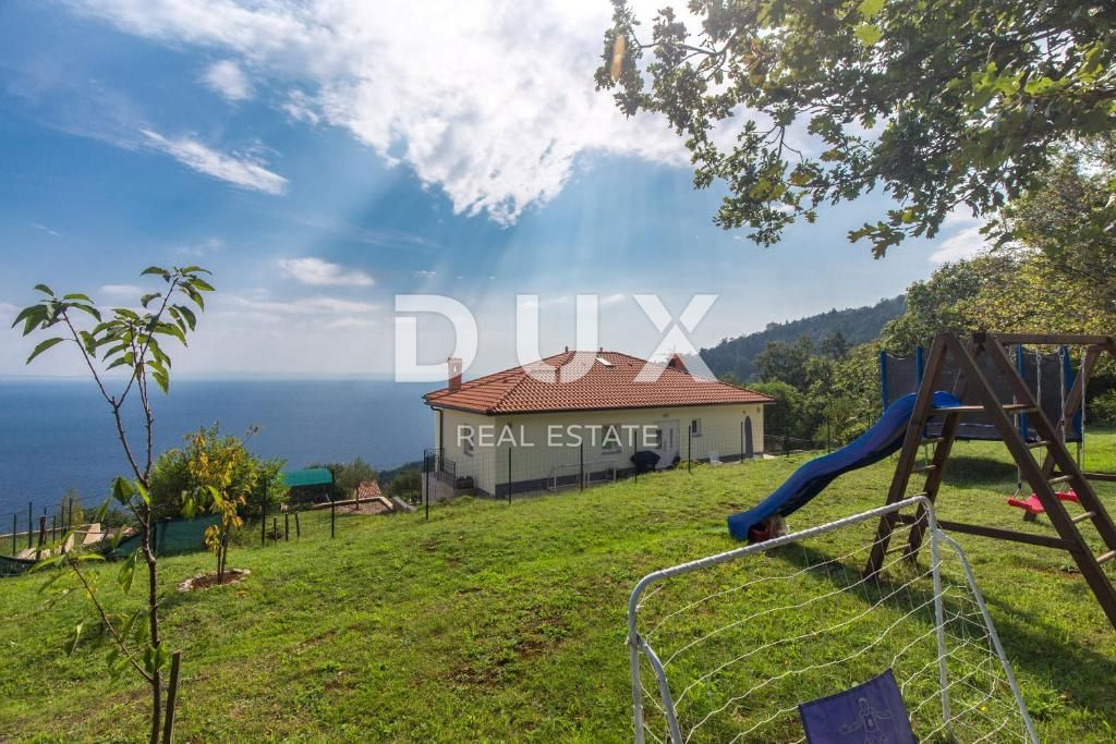 LOVRAN, LIGANJ - Hiša z vrhunskim vrtom in panoramskim pogledom na morje