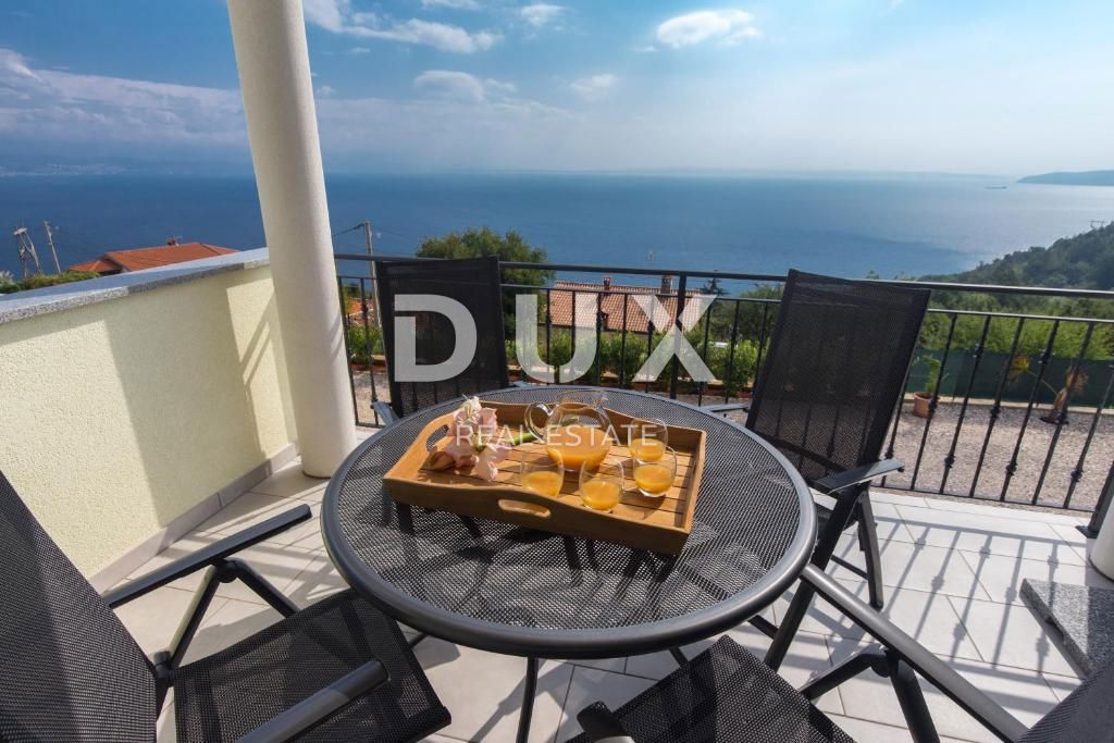 LOVRAN, LIGANJ - Hiša z vrhunskim vrtom in panoramskim pogledom na morje