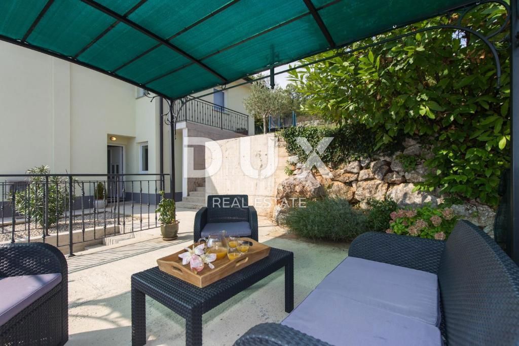 LOVRAN, LIGANJ - Hiša z vrhunskim vrtom in panoramskim pogledom na morje