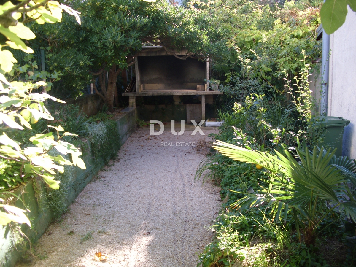 OTOK KRK, MESTO KRK - 62 m2 dvosobno stanovanje 500 m od morja