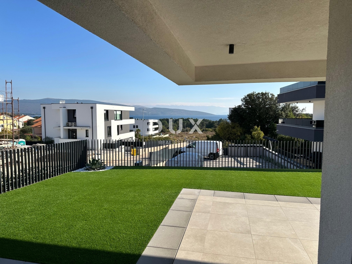 MESTO KRK, CENTER - Dvonadstropni penthouse z bazenom in panoramskim razgledom