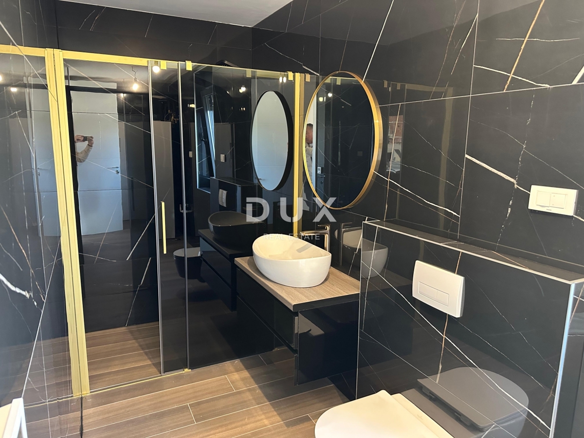 MESTO KRK, CENTER - Dvonadstropni penthouse z bazenom in panoramskim razgledom