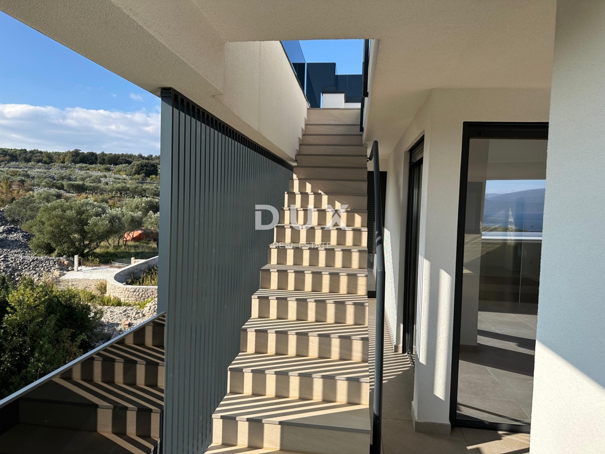 MESTO KRK, CENTER - Dvonadstropni penthouse z bazenom in panoramskim razgledom