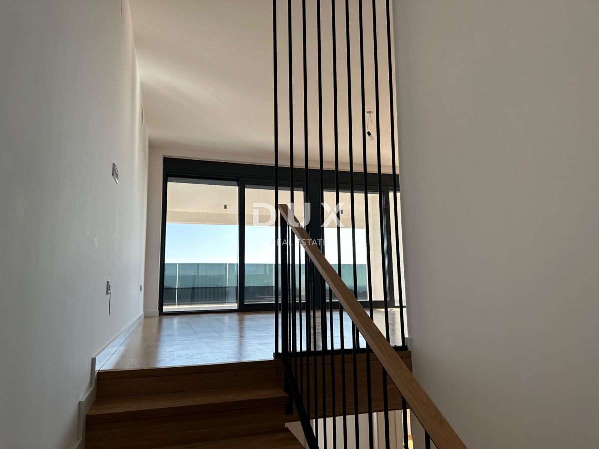 MESTO KRK, CENTER - Dvonadstropni penthouse z bazenom in panoramskim razgledom