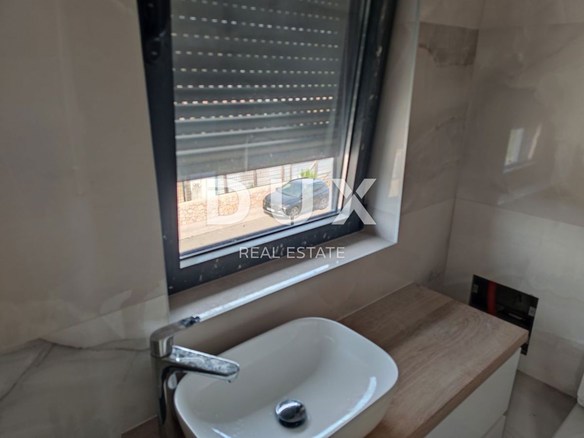 MESTO KRK, CENTER - Dvonadstropni penthouse z bazenom in panoramskim razgledom