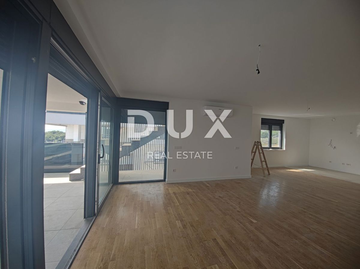 MESTO KRK, CENTER - Dvonadstropni penthouse z bazenom in panoramskim razgledom