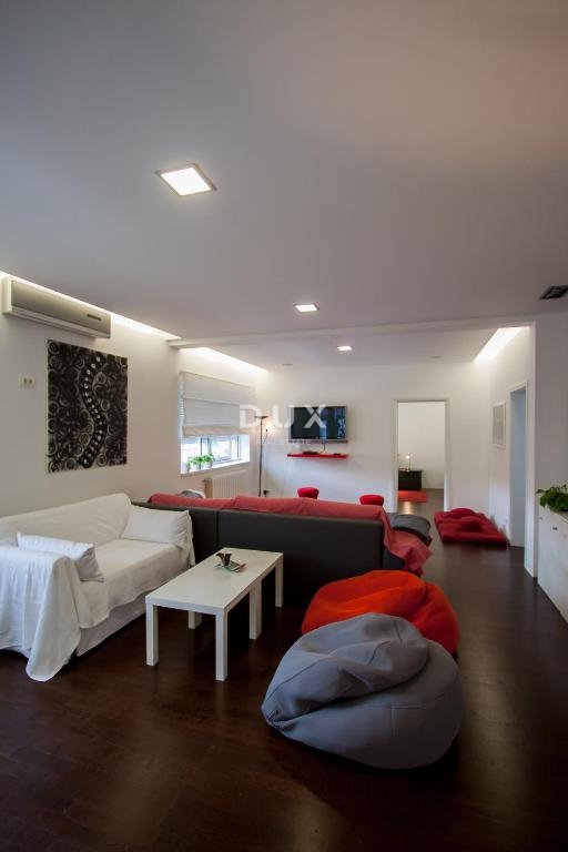 ISTRA, PULA - Prostorno, takoj vseljivo stanovanje v bližini centra