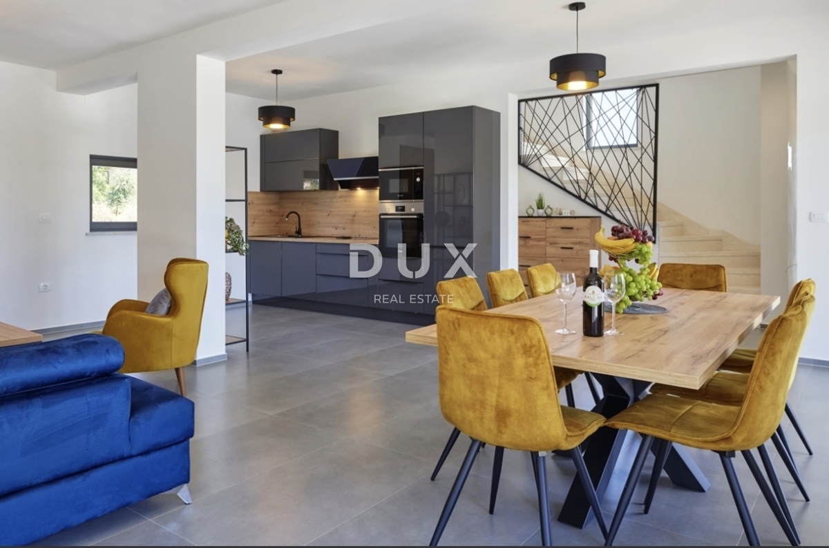 ISTRA, LOBORIKA - Hiša z bazenom v bližini Pule!