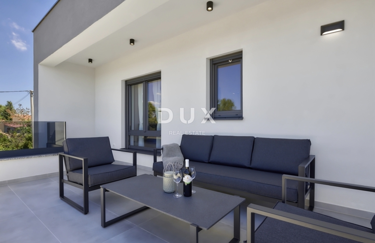 ISTRA, LOBORIKA - Hiša z bazenom v bližini Pule!