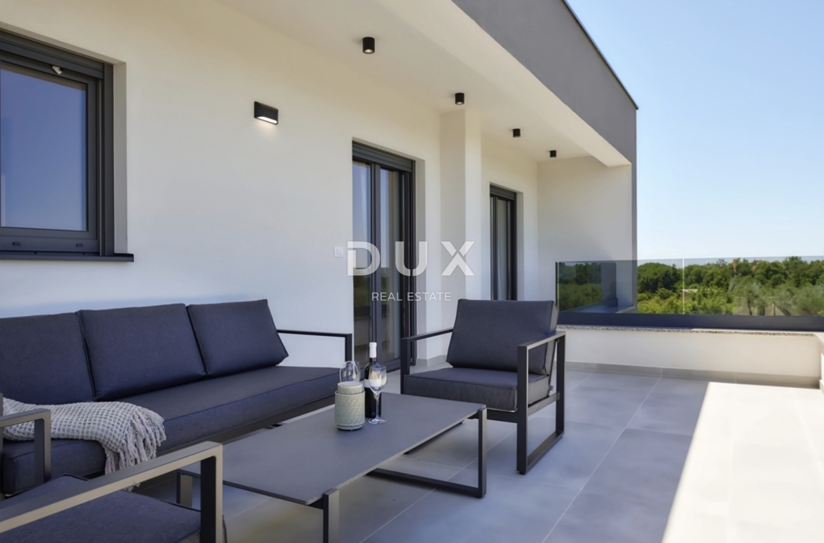 ISTRA, LOBORIKA - Hiša z bazenom v bližini Pule!