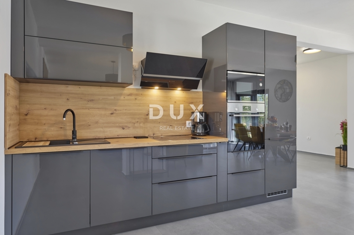 ISTRA, LOBORIKA - Hiša z bazenom v bližini Pule!