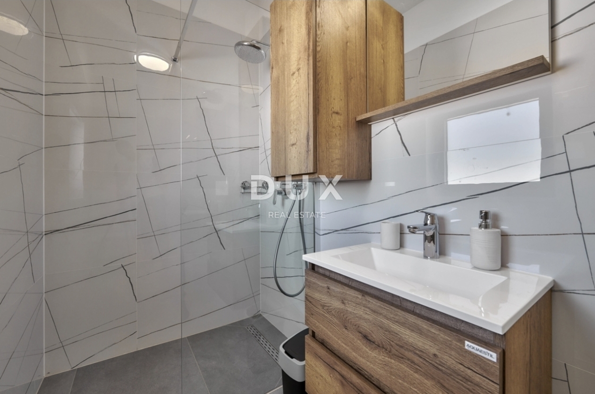 ISTRA, LOBORIKA - Hiša z bazenom v bližini Pule!