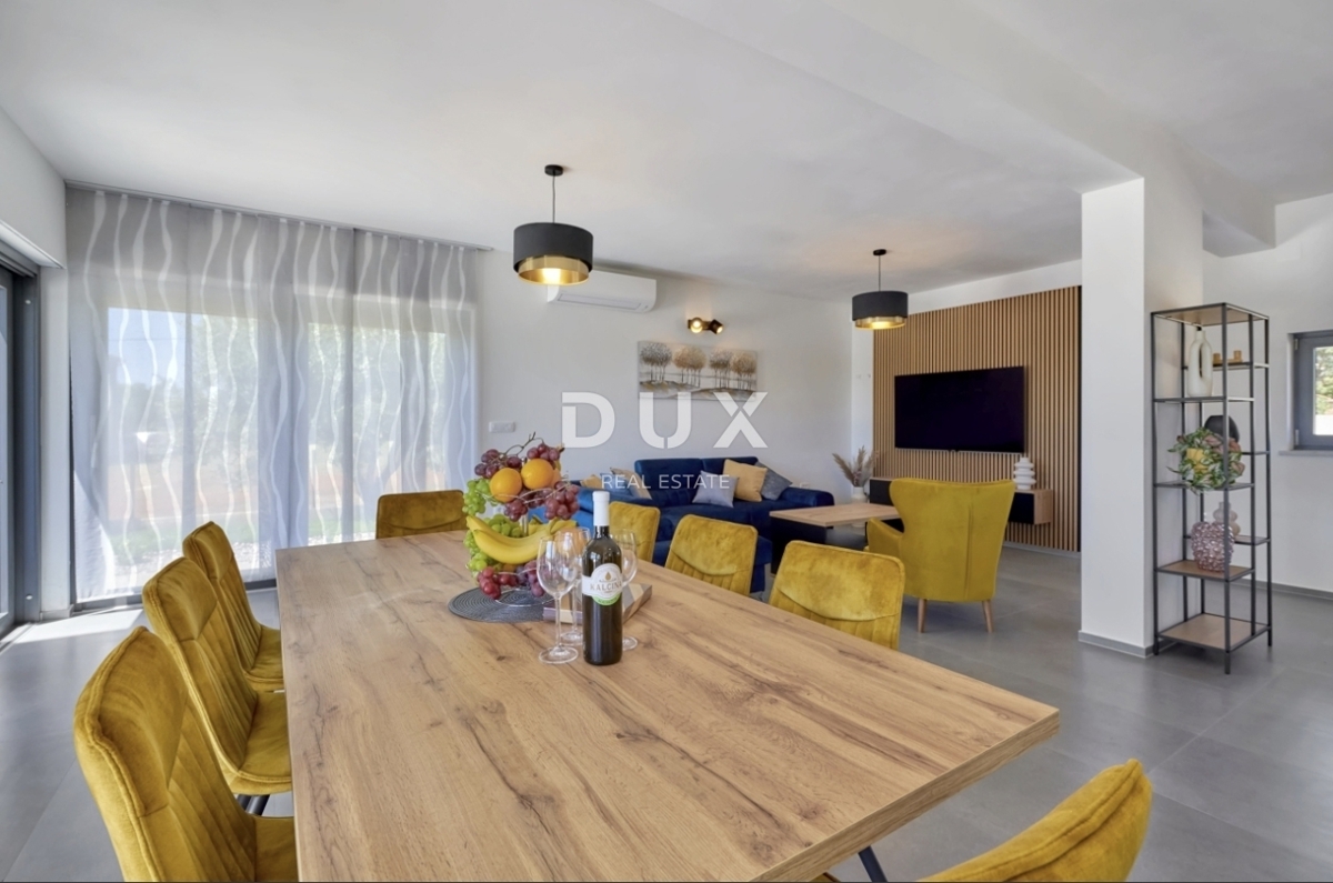 ISTRA, LOBORIKA - Hiša z bazenom v bližini Pule!