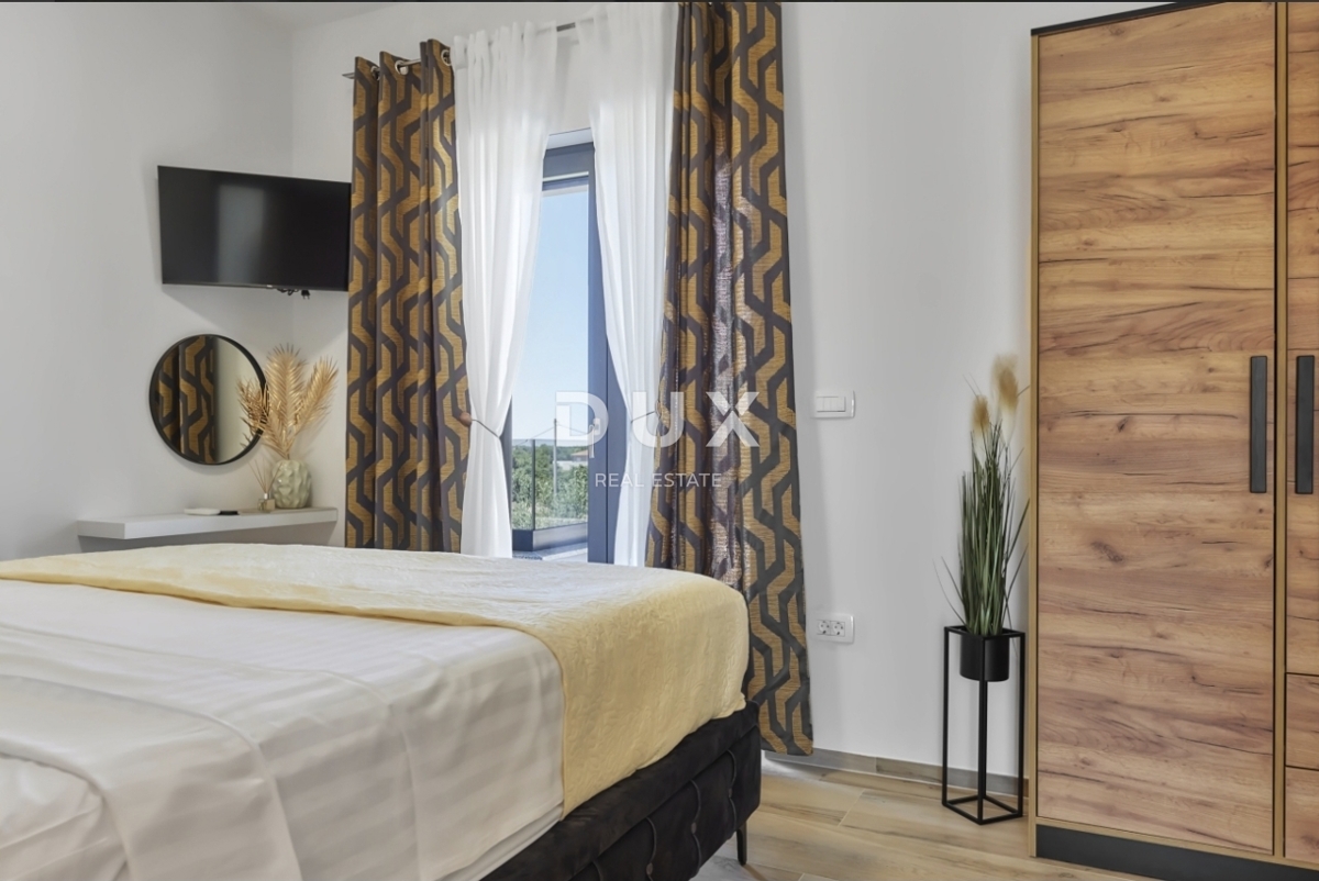 ISTRA, LOBORIKA - Hiša z bazenom v bližini Pule!