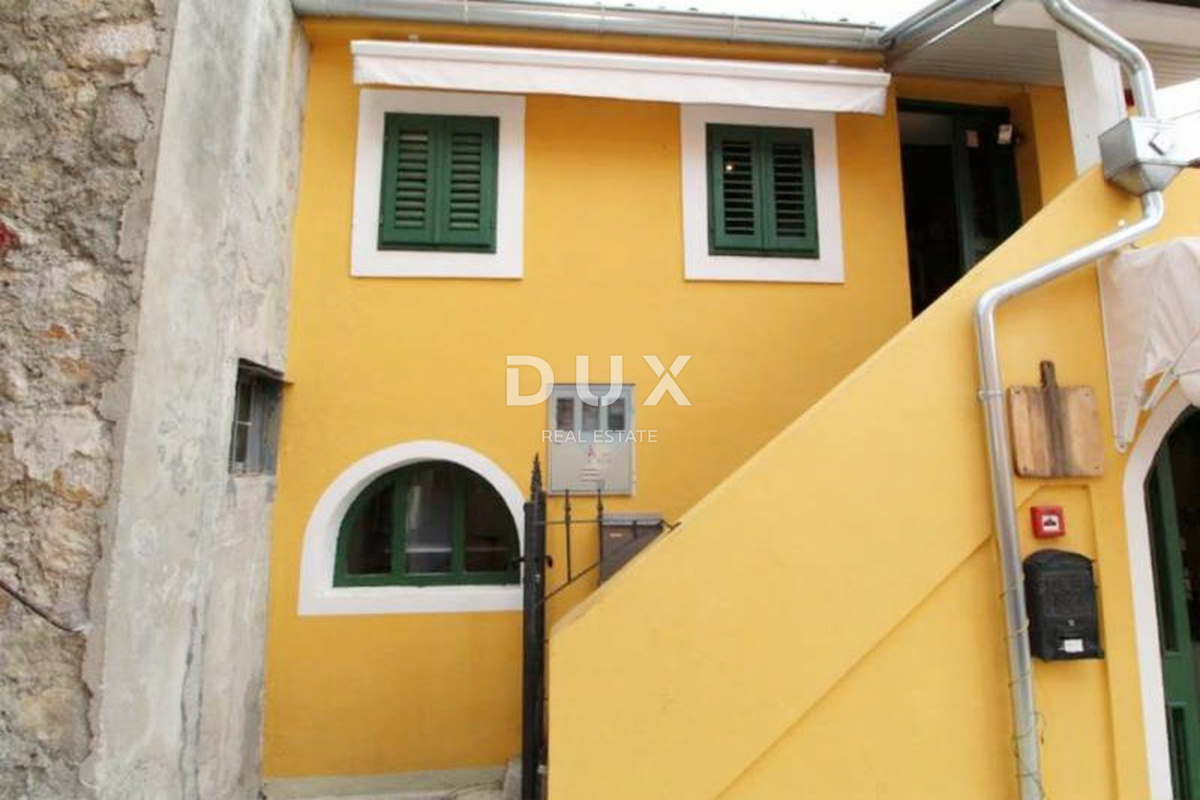 RIJEKA, TRSAT - Vrhunska lokacija - hiša za bivanje, posel ali investicijo, 80m2