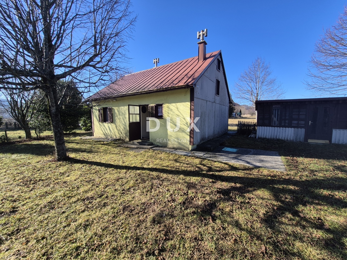 GORSKI KOTAR, FUŽINE, LIČ - veliko družinsko posestvo z dvema hišama in garažo, znižana cena, priložnost!
