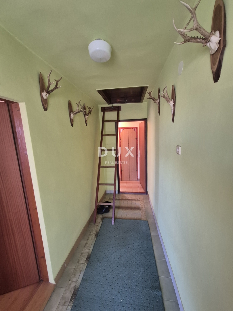 GORSKI KOTAR, FUŽINE, LIČ - veliko družinsko posestvo z dvema hišama in garažo, znižana cena, priložnost!