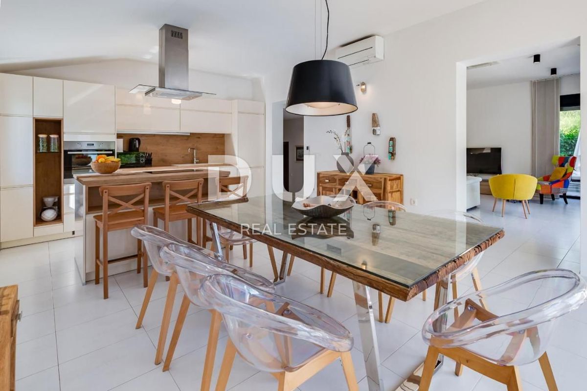 ZADAR, PRIDRAGA - Luksuzna vila z bazenom blizu morja