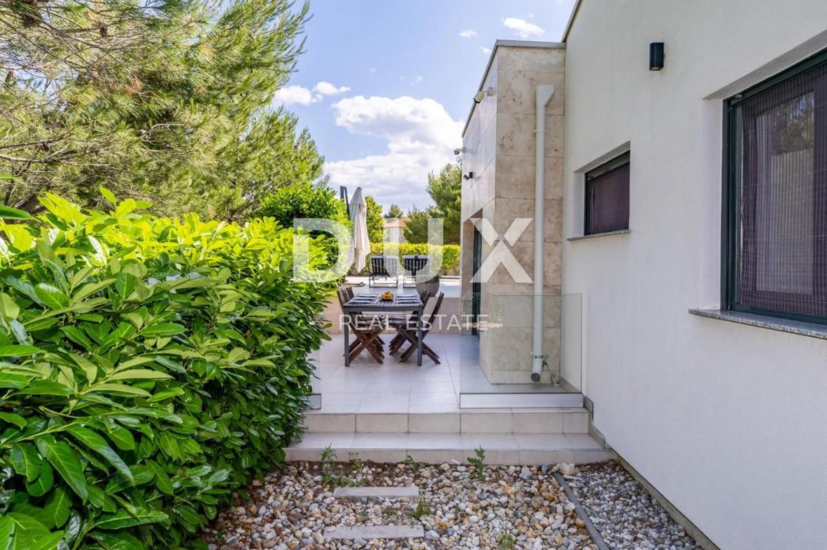 ZADAR, PRIDRAGA - Luksuzna vila z bazenom blizu morja