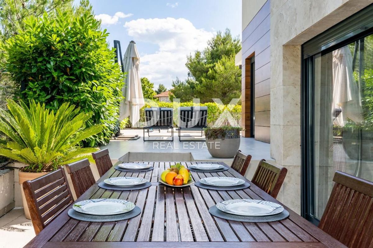 ZADAR, PRIDRAGA - Luksuzna vila z bazenom blizu morja