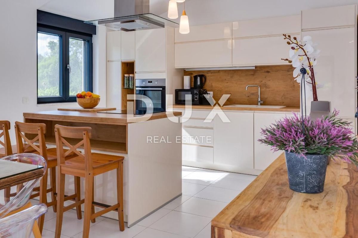 ZADAR, PRIDRAGA - Luksuzna vila z bazenom blizu morja