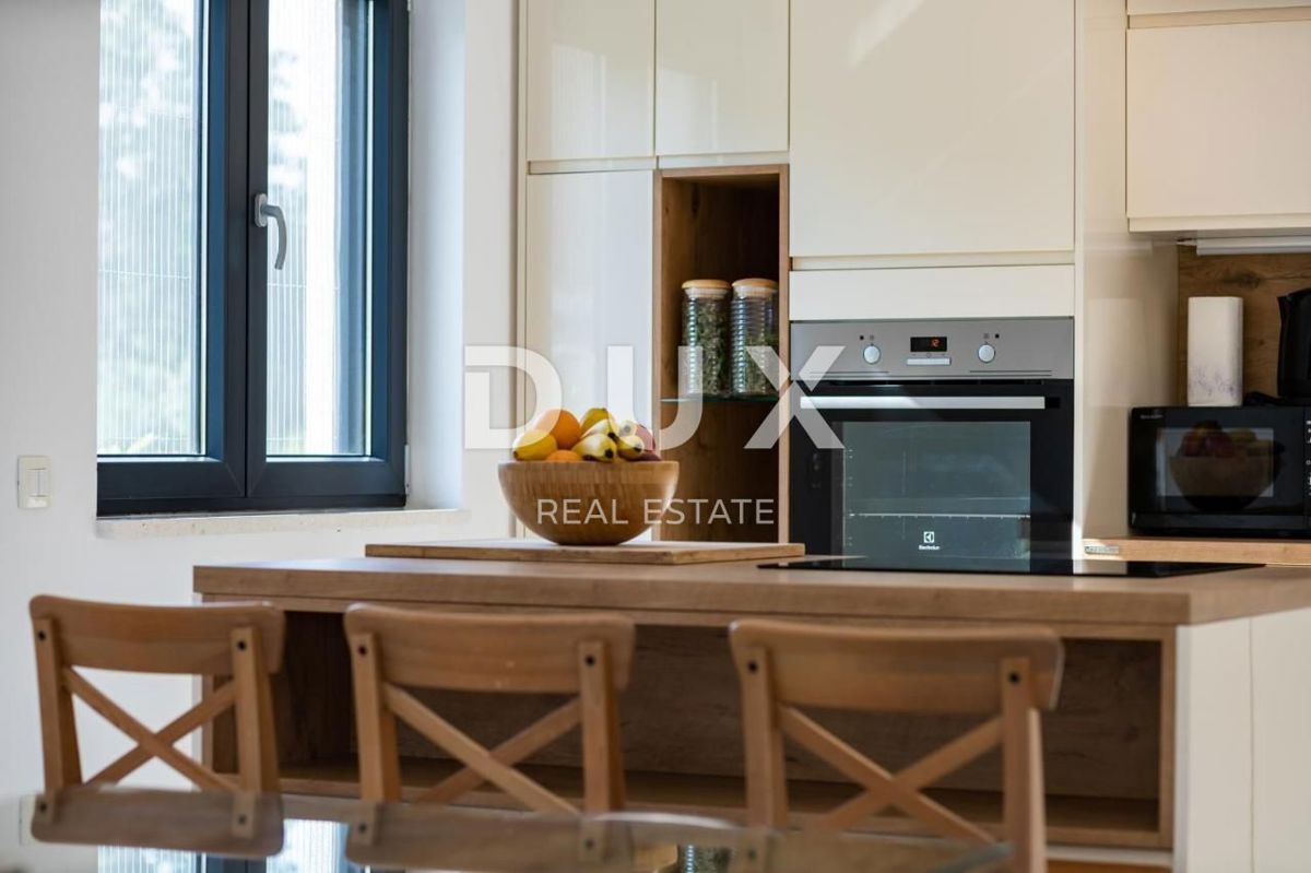 ZADAR, PRIDRAGA - Luksuzna vila z bazenom blizu morja