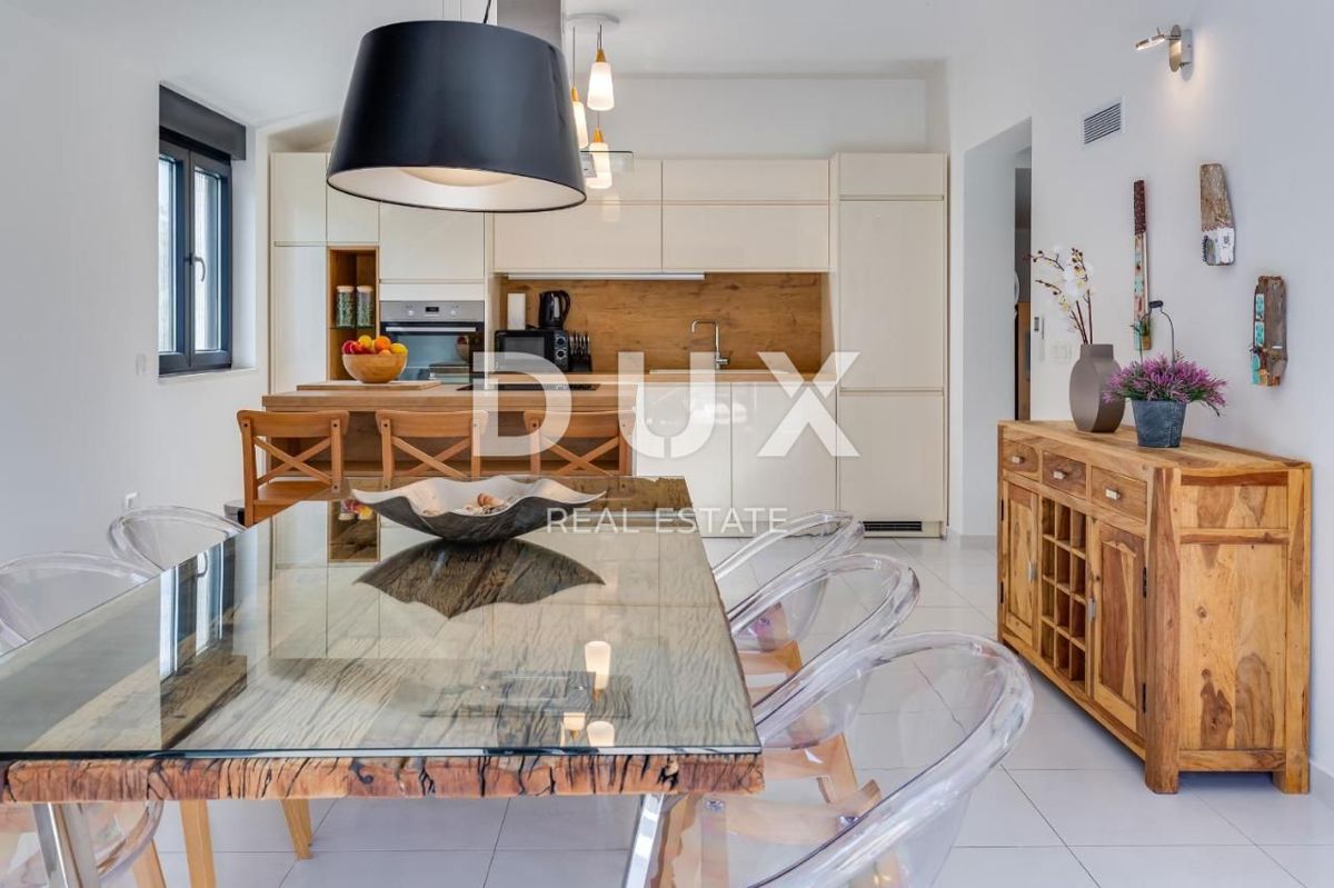 ZADAR, PRIDRAGA - Luksuzna vila z bazenom blizu morja