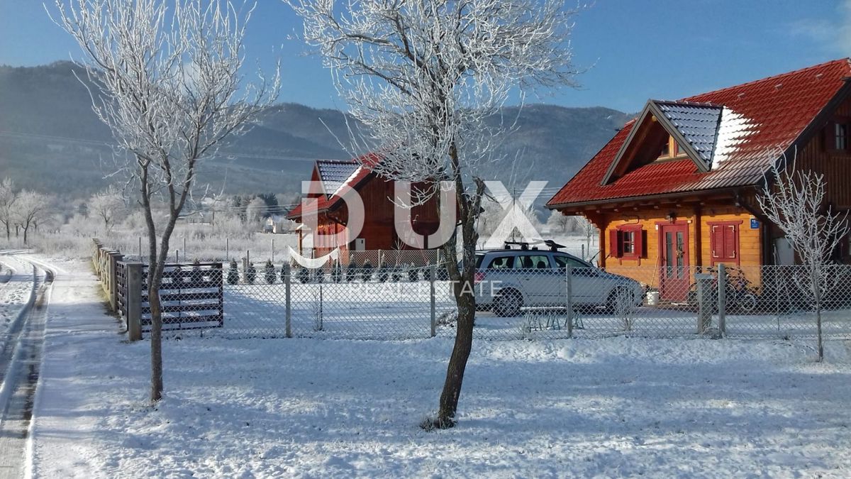 OTOČAC, LIČKO LEŠČE - Idilična hiša z bazenom