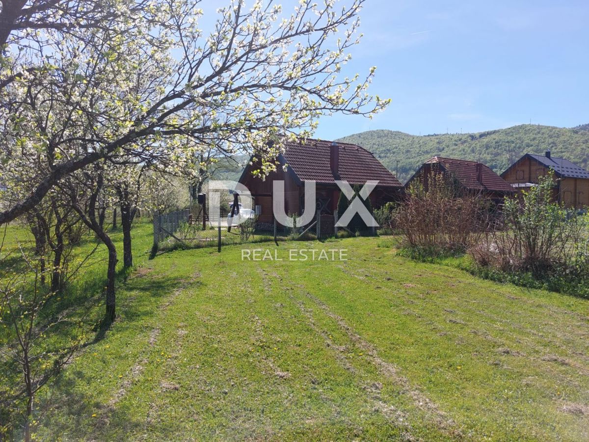 OTOČAC, LIČKO LEŠČE - Idilična hiša z bazenom