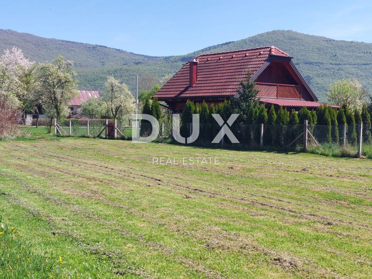 OTOČAC, LIČKO LEŠČE - Idilična hiša z bazenom