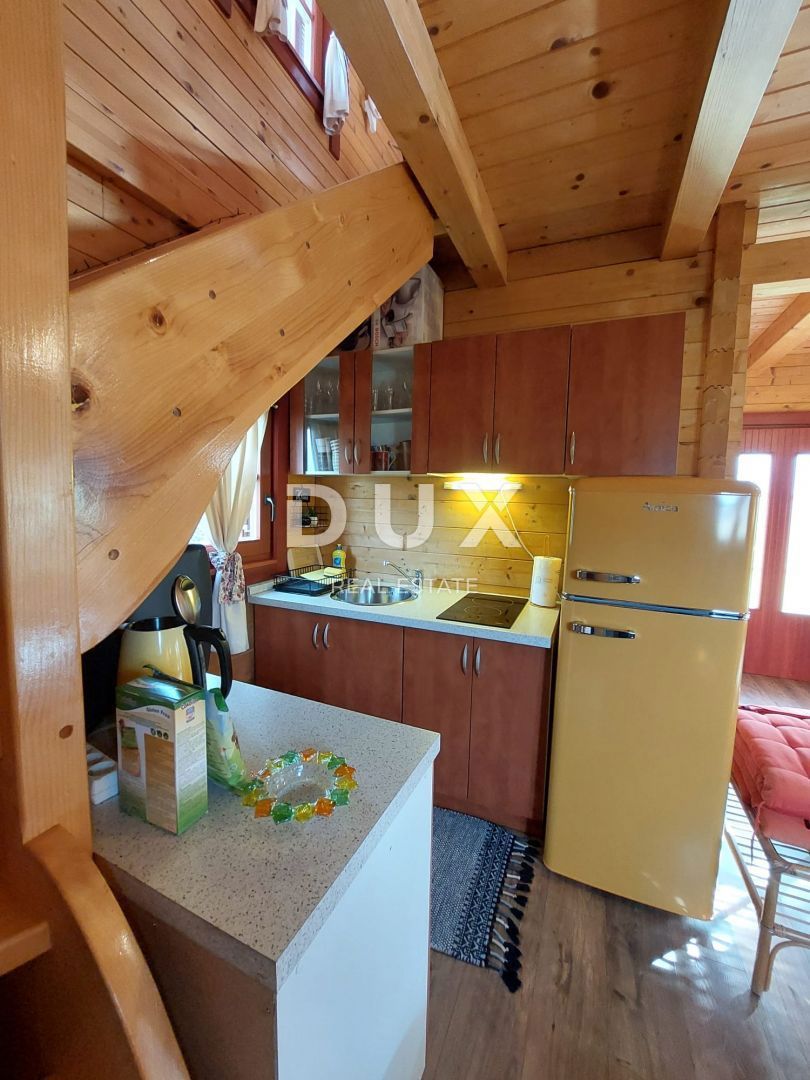 OTOČAC, LIČKO LEŠČE - Idilična hiša z bazenom