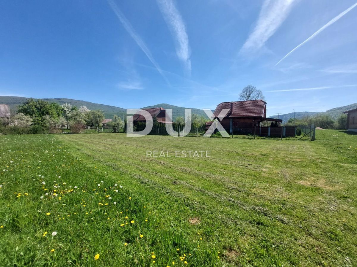 OTOČAC, LIČKO LEŠČE - Idilična hiša z bazenom