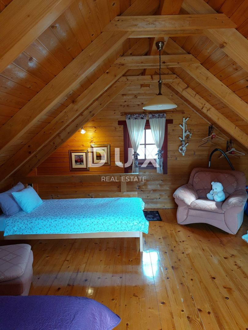 OTOČAC, LIČKO LEŠČE - Idilična hiša z bazenom