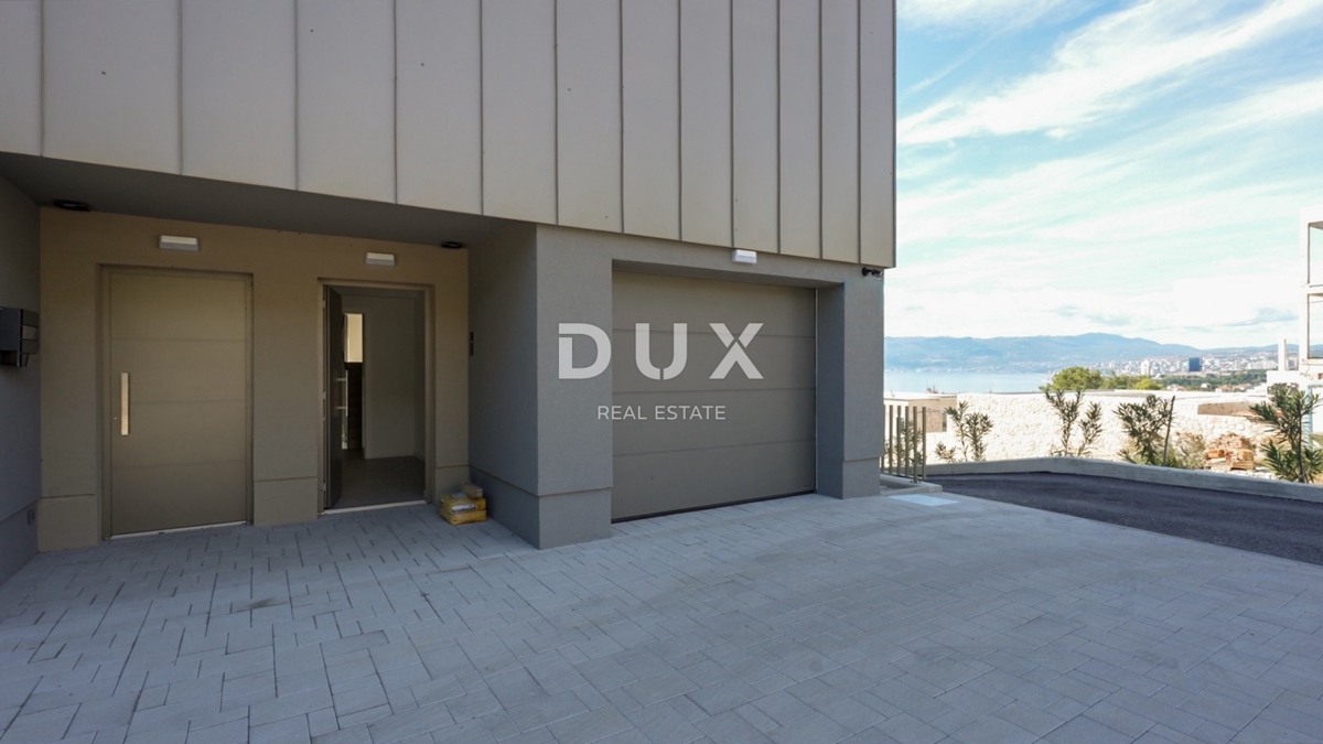 RIJEKA, KOSTRENA - ekskluzivno stanovanje z jacuzzijem - novogradnja s panoramskim pogledom na morje! PRILOŽNOST!