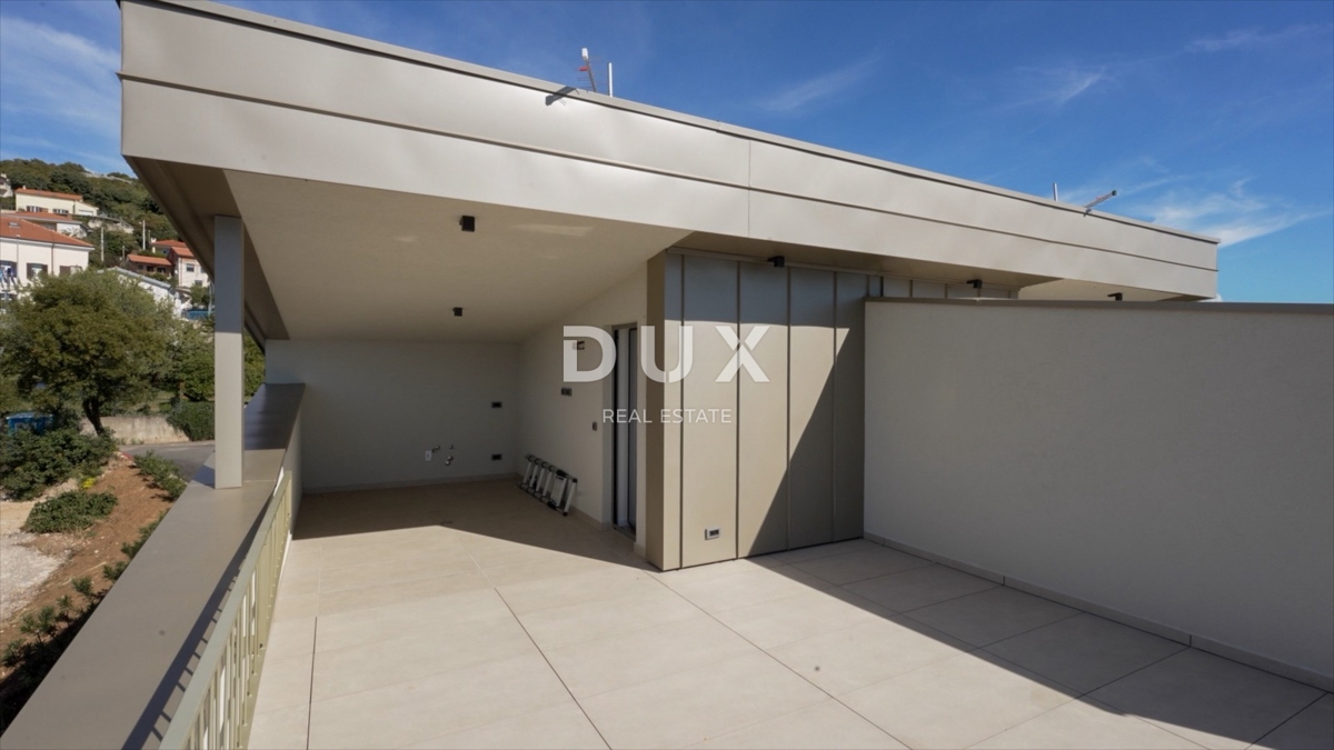 RIJEKA, KOSTRENA - ekskluzivno stanovanje z jacuzzijem - novogradnja s panoramskim pogledom na morje! PRILOŽNOST!