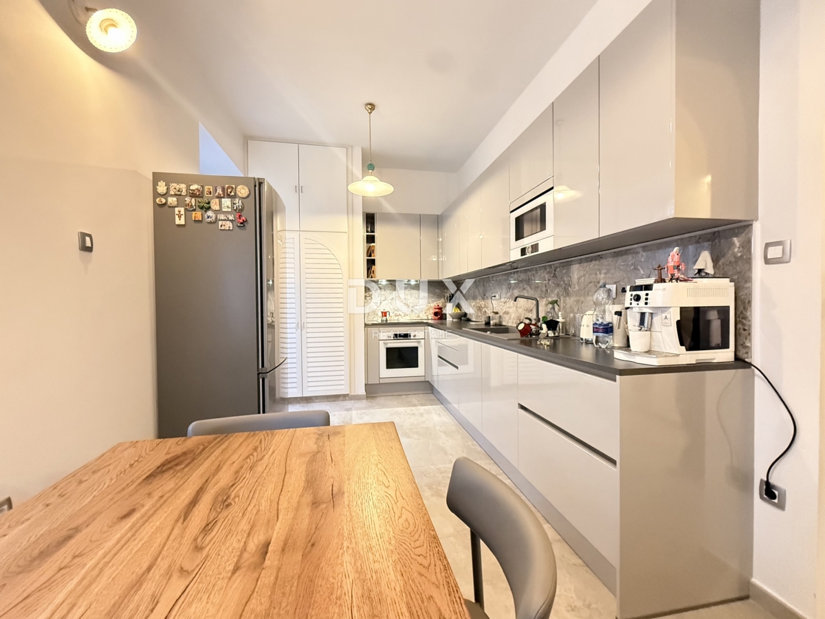 RIJEKA, PEĆINE - Novo prenovljeno 5-sobno stanovanje z balkonom in pogledom na morje