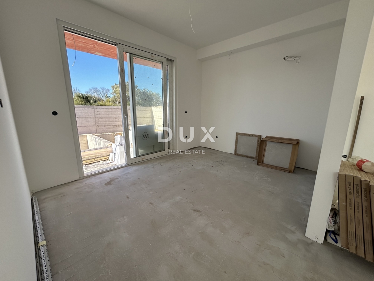 MURTER, JEZERA – Dvoetažno stanovanje z bazenom v novogradnji