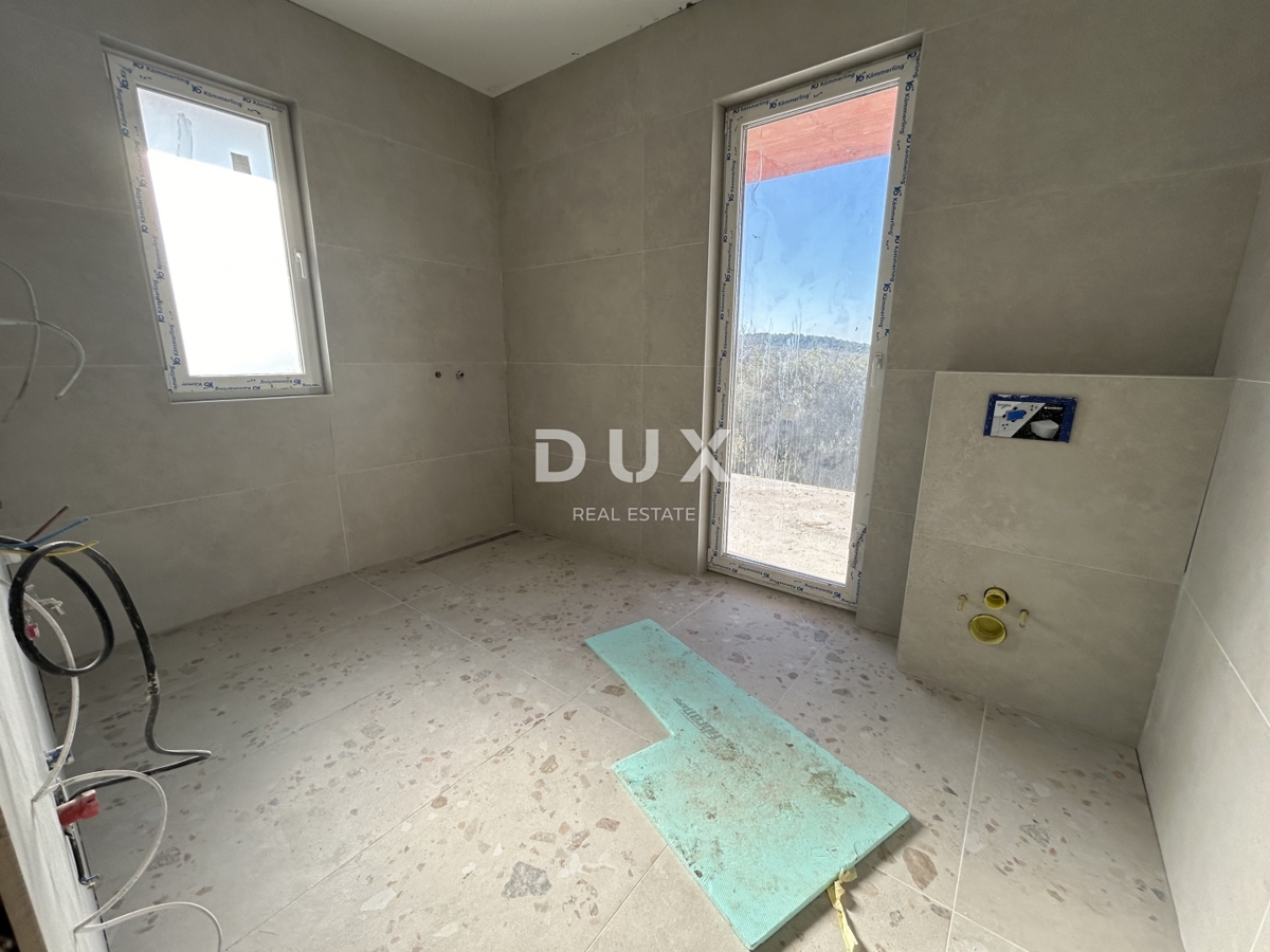 MURTER, JEZERA – Dvoetažno stanovanje z bazenom v novogradnji