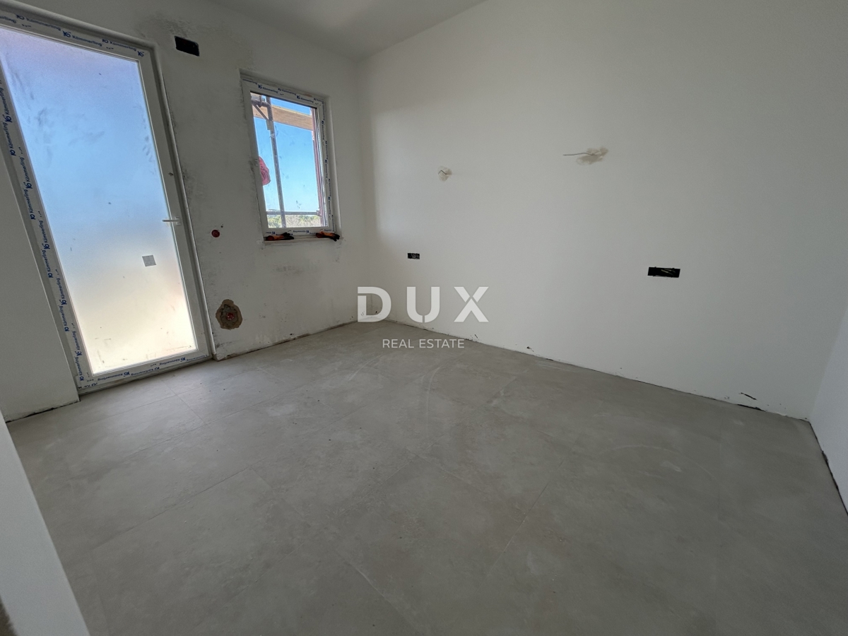 MURTER, JEZERA – Dvoetažno stanovanje z bazenom v novogradnji