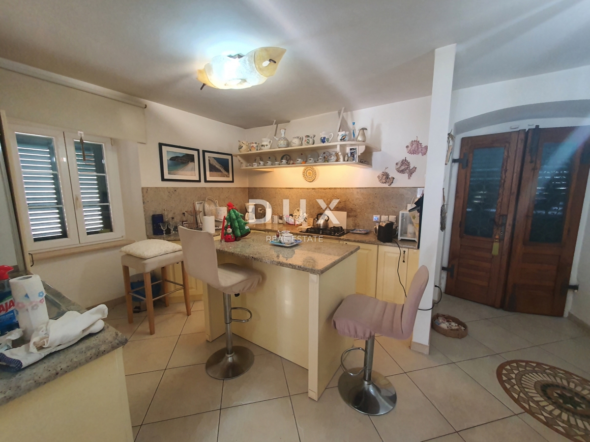 OTOK CRES, BELI - Čudovita samostojna hiša v rustikalnem slogu na odlični lokaciji