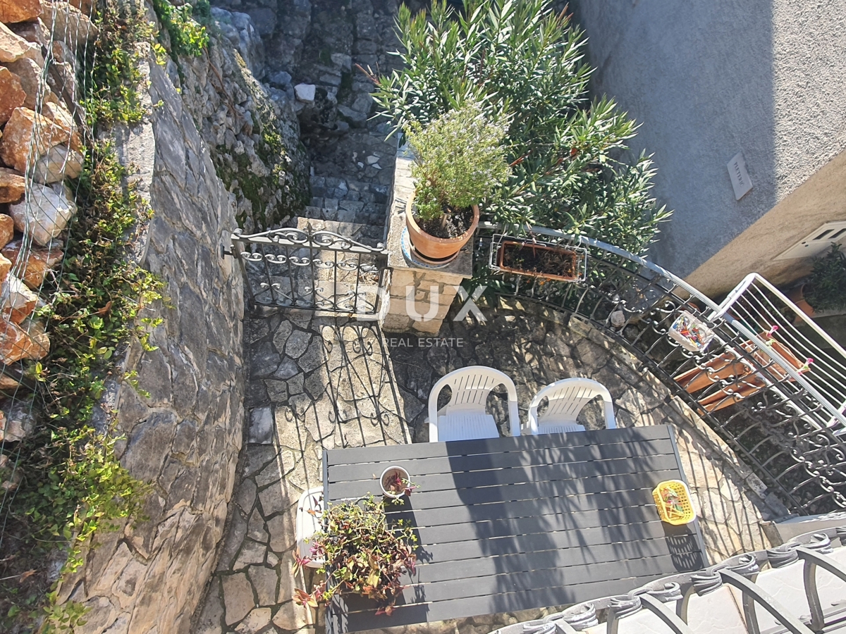 OTOK CRES, BELI - Čudovita samostojna hiša v rustikalnem slogu na odlični lokaciji