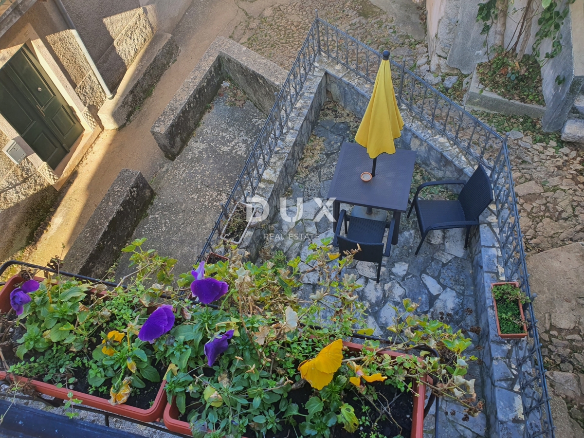 OTOK CRES, BELI - Čudovita samostojna hiša v rustikalnem slogu na odlični lokaciji