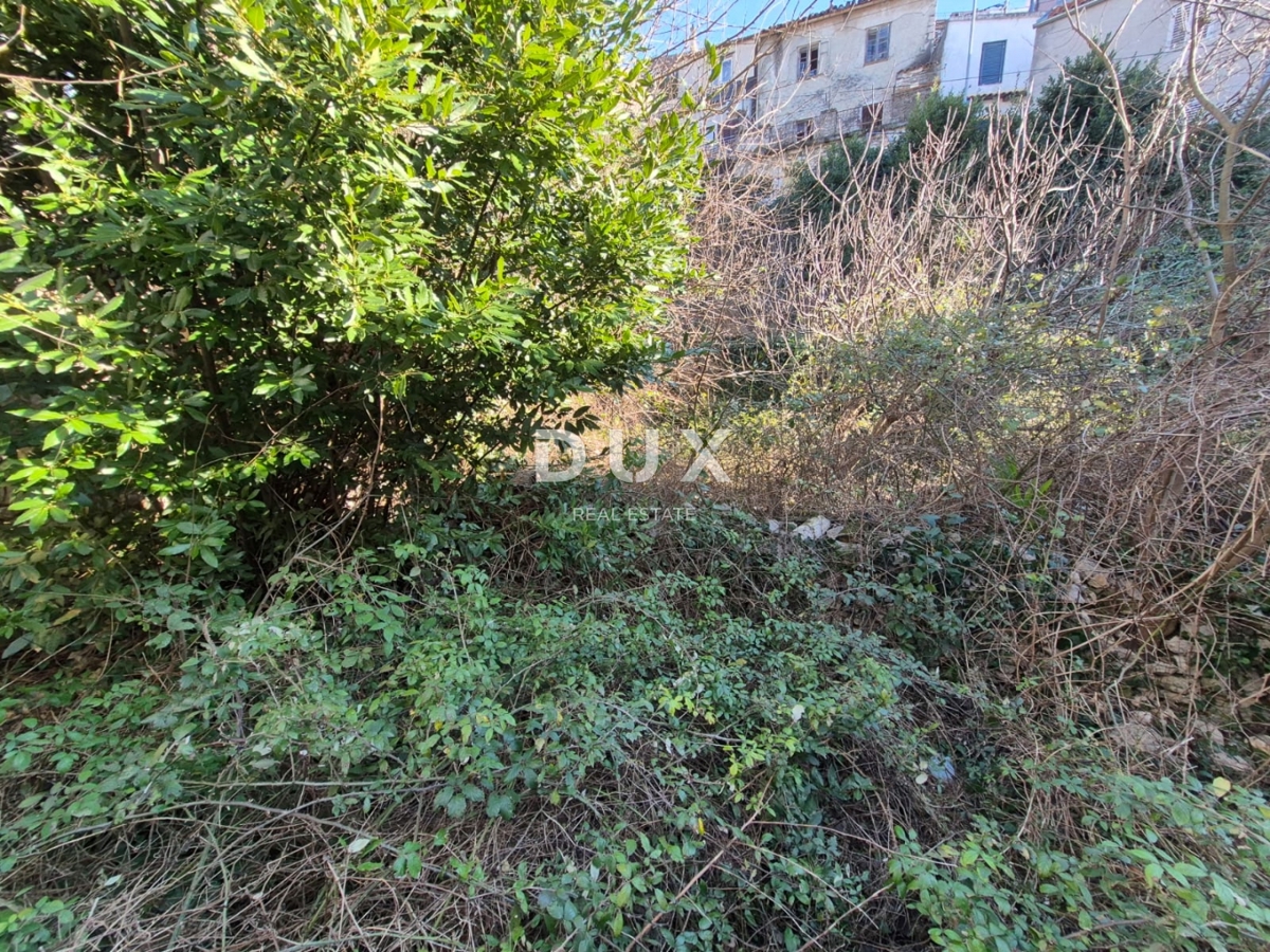 Zemljišče Novi Vinodolski, 285m2