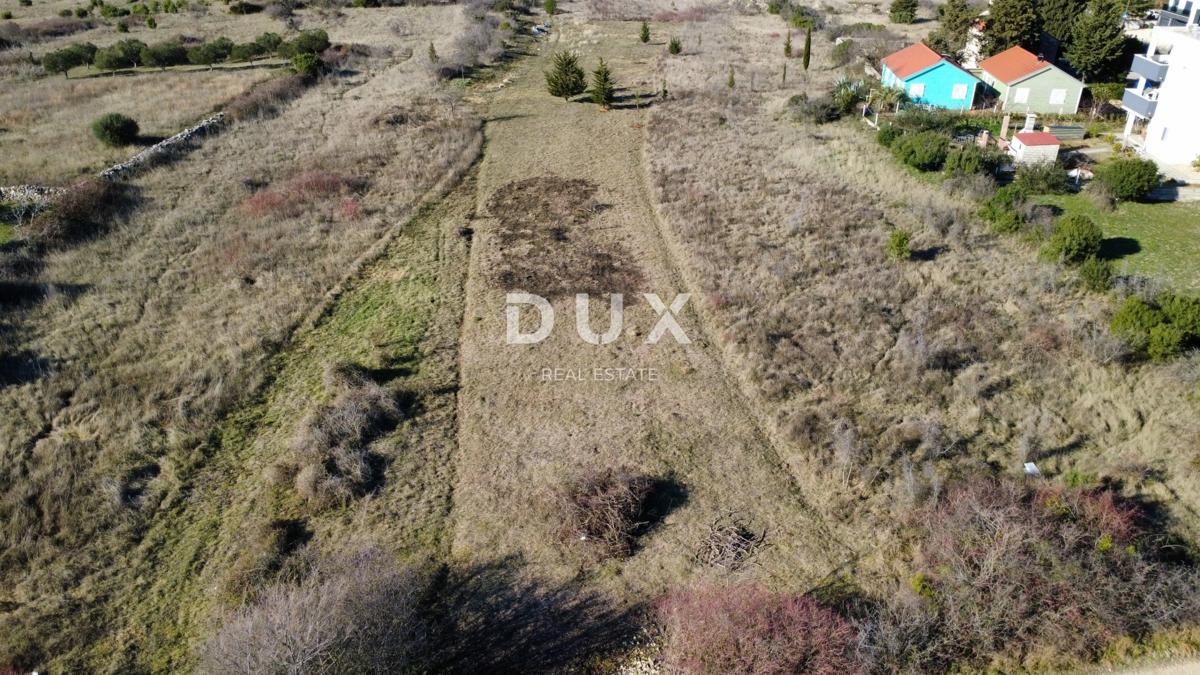 ZADAR, CRNO - Parcela 3999 m² v gradbeni coni!