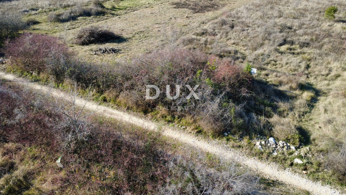 ZADAR, CRNO - Parcela 3999 m² v gradbeni coni!